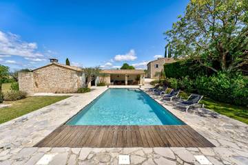Cottage pour 14 personnes, avec jardin et piscine ainsi que bassin pour enfant et vue à Saint-Privat-de-Champclos