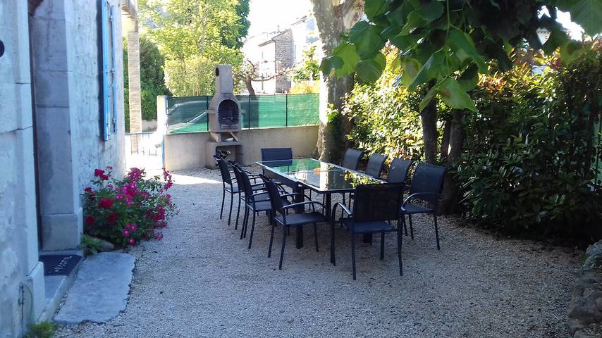 Gîte pour 10 personnes, avec terrasse ainsi que piscine et jardin à Ruoms - 3