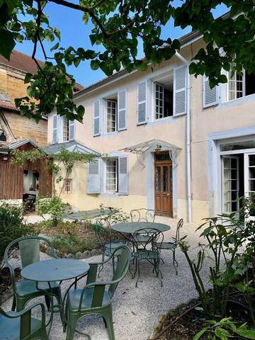 Chambre d’hôte pour 2 personnes, avec vue et jardin à Arbois (homonymie)
