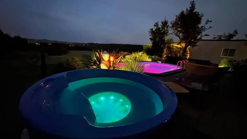 Gîte pour 4 personnes, avec vue ainsi que jardin et piscine, animaux acceptés à Lézignan-la-Cèbe - 2