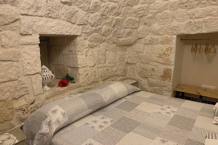 Aprus trullo surrounded by greenery with private pool. in Martina Franca, Province de Taranto
