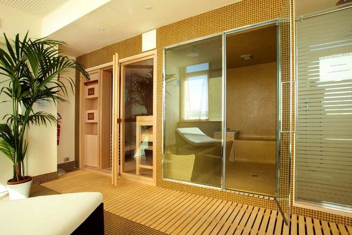 Hôtel pour 5 personnes, avec jacuzzi ainsi que sauna et jardin à Mosciano Sant'Angelo - 2