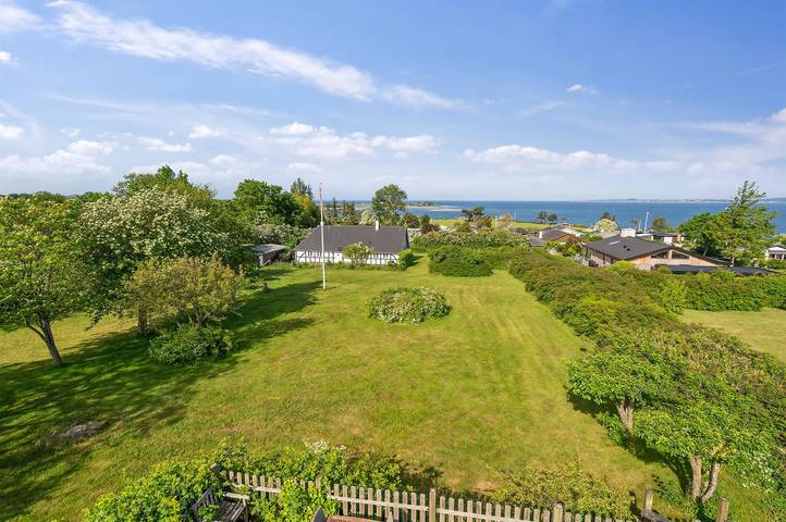 Ferieudlejning for 7 personer, med terrasse og have, husdyr tilladt i Fåborg