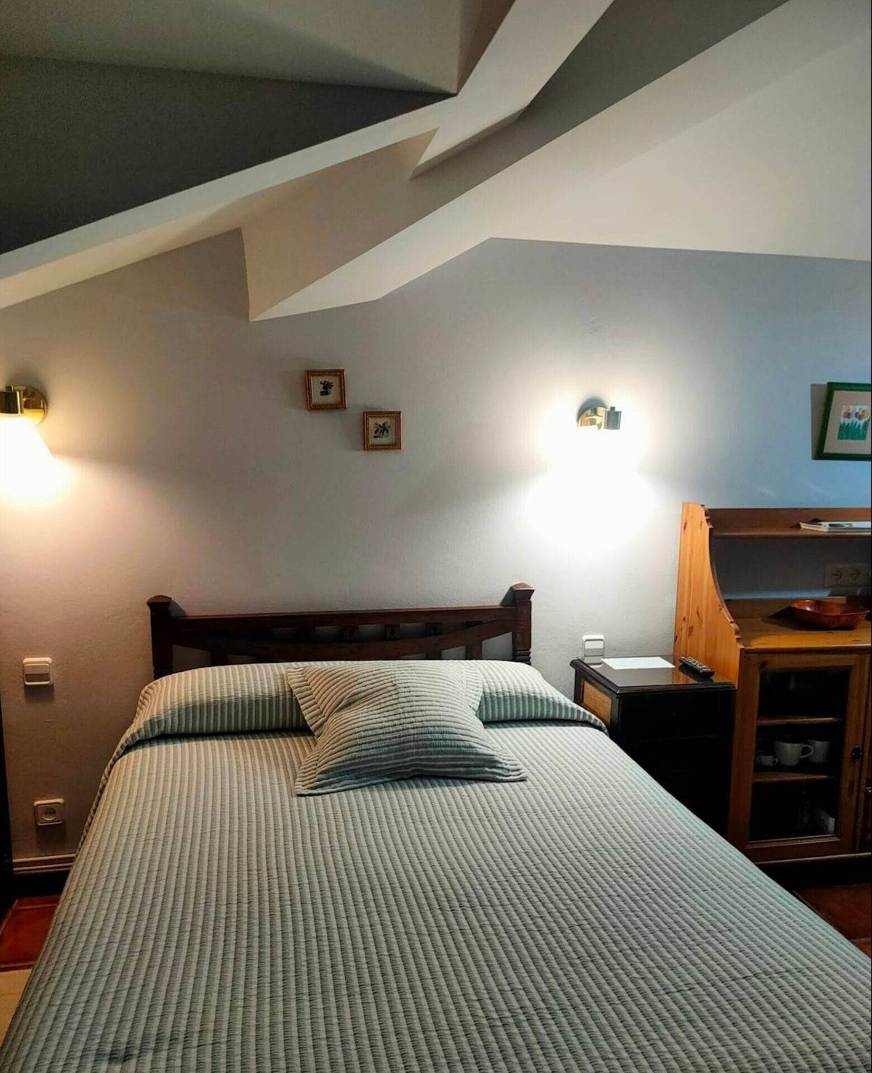 Chambre Double Mansardée à Las Arenas : Charme et Confort in Las Arenas (Cabrales), Cabrales