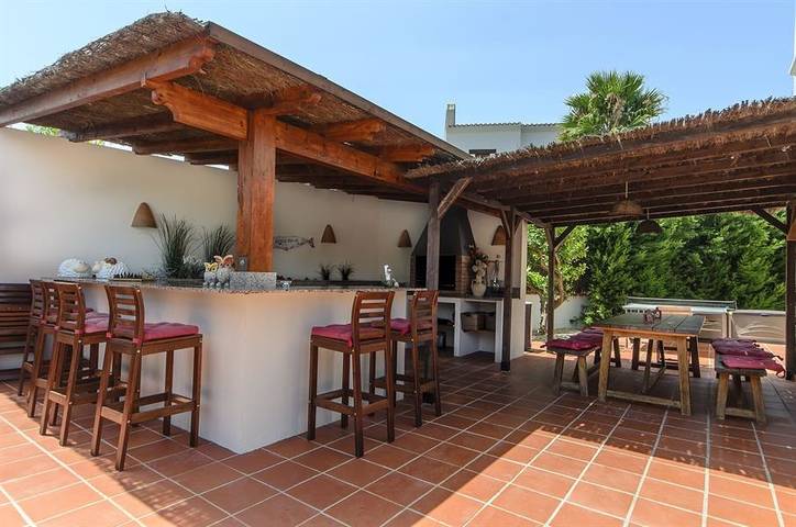 Chalet para 12 personas, con piscina además de terraza y jardín en Comunidad Valenciana