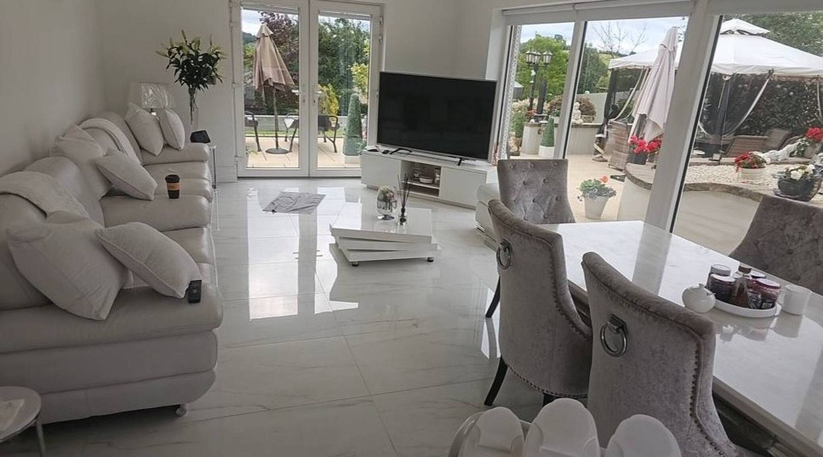 Dernvale House - Double room sleeps 3 in Monaghan, County Monaghan