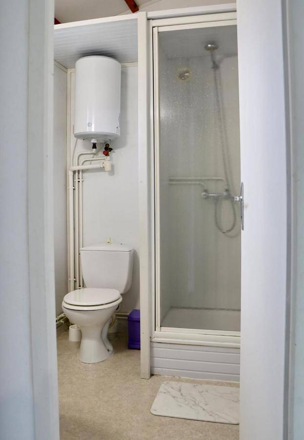 Gîte pour 6 personnes, avec terrasse ainsi que jardin et piscine à Rivières - 3