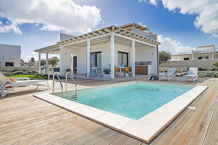 Casa vacanza per 6 persone, con terrazza e idromassaggio nonché giardino a Marzamemi