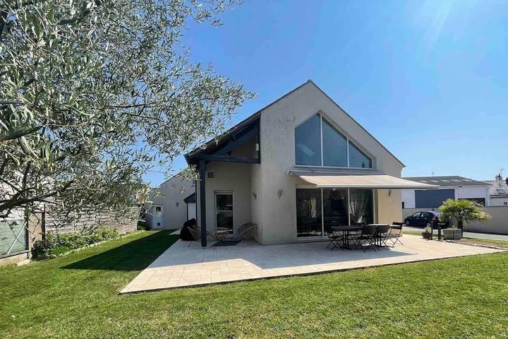 Cottage pour 8 personnes, avec jacuzzi ainsi que jardin et terrasse, animaux acceptés à Gellainville
