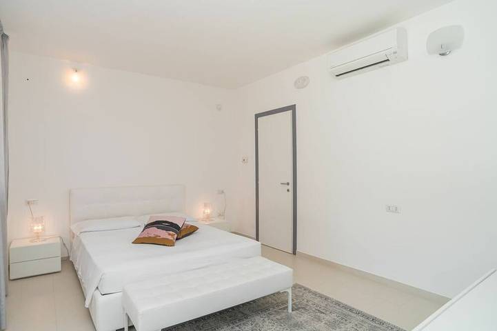 Villa indipendente con A/C, vasca idromassaggio, piscina privata, TV, patio, animali ammessi in Baia Santa Reparata, Santa Teresa Gallura