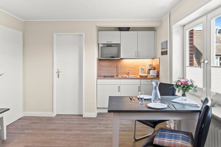 Ganze Wohnung, Diese schöne, strandnah gelegene Wohnung lädt zum ausgiebigen Urlauben ein. in Nordfriesische Inseln (Schleswig-Holstein) (Schleswig-Holstein), Wenningstedt