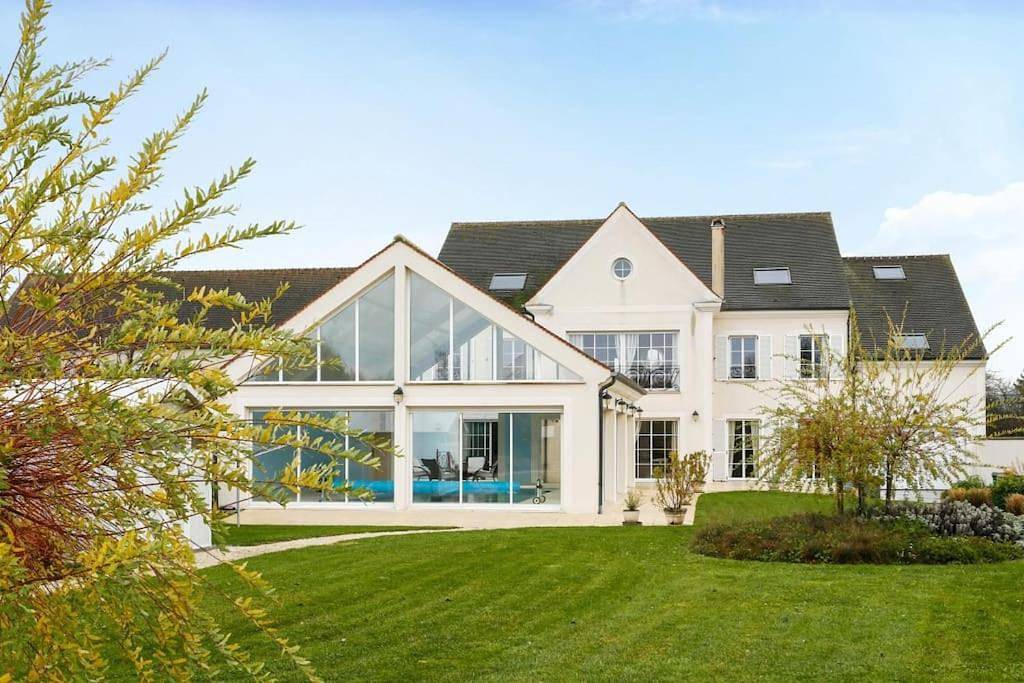 Villa with Private Pool in Villeneuve-le-Comte, Seine-et-Marne
