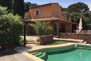 Gîte pour 6 personnes, avec terrasse et jardin dans Plage Fabrégas
