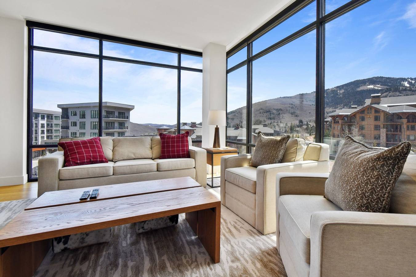 Entire apartment, Ski-in/out Dream Location with unparalleled access, views, amenities. Pool, Hot Tubs, Fitness Center in Uinta Wasatch Cache National Forest