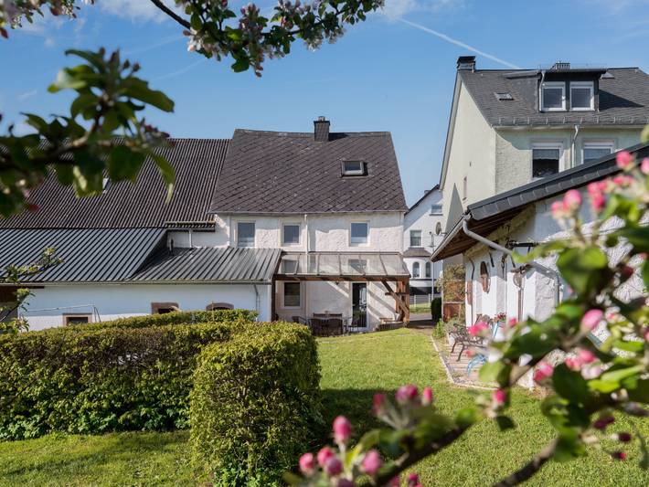 Ferienhaus für 7 Personen, mit Terrasse und Garten sowie Sauna in Manderscheid