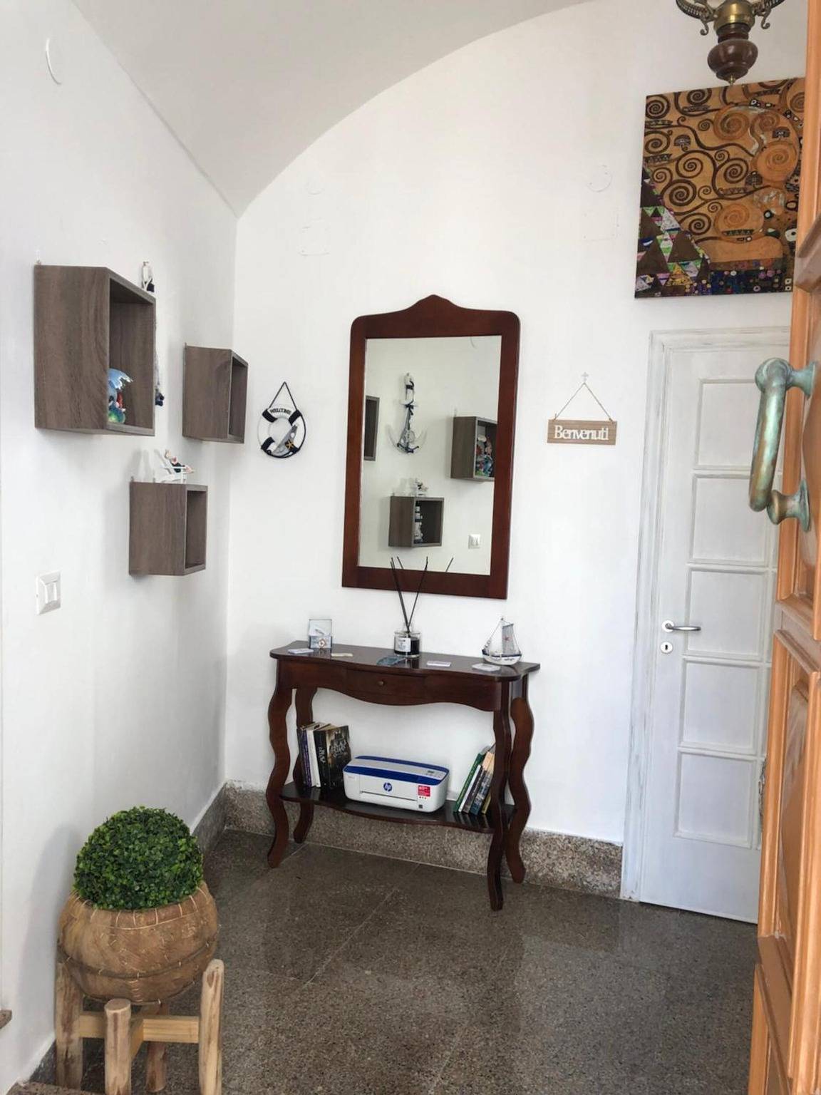 Appartement entier, Appartement 'Gabriele Salento' avec terrasse privée, Wi-Fi et climatisation in Gallipoli, Golfe de Tarente