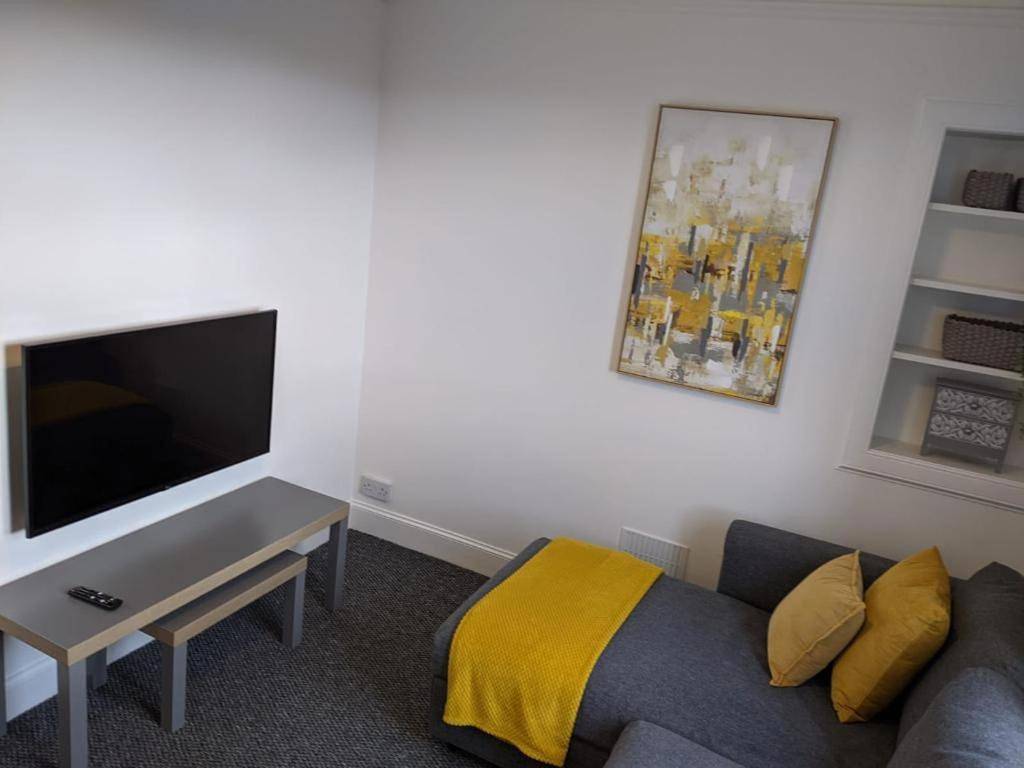 Entire apartment, Glenclova - No 5 Bellyeoman, bright two bedroom apartment in Dunfermline, Fife region