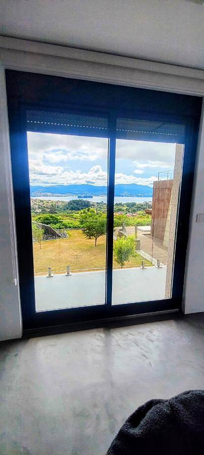 Casa rural para 6 personas, con piscina y jardín además de vistas y terraza en Vilaboa