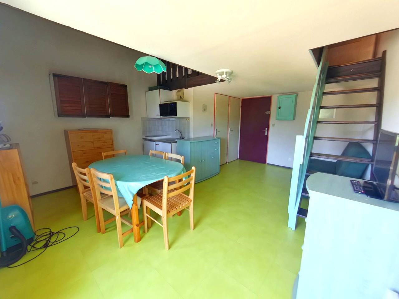 Ganze Wohnung, Helle Wohnung für 6 im Zentrum von Prémanon in Prémanon, Regionaler Naturpark Hochjura
