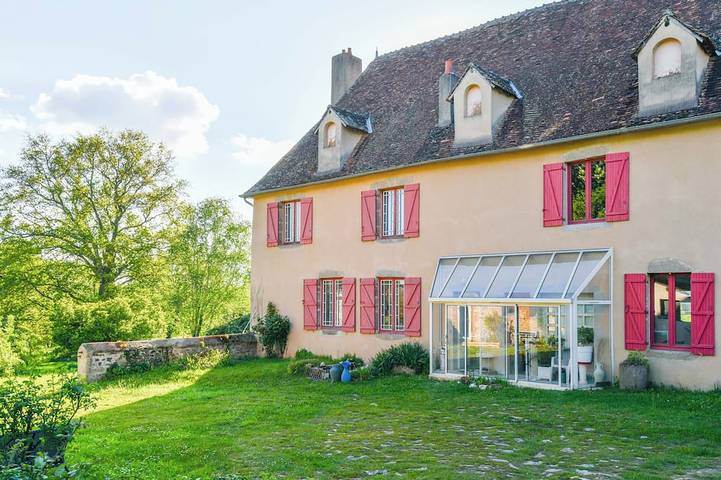 Location de vacances pour 13 personnes, avec jardin à Bétête