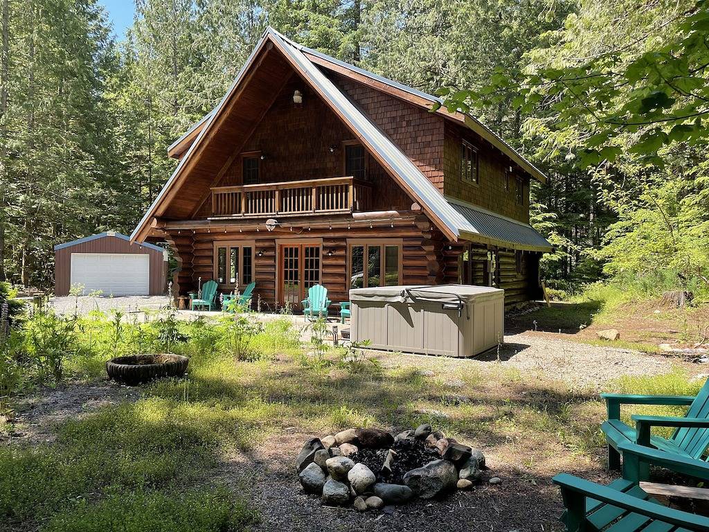 Private Log Cabin in the Woods - Hot Tub, Bbq, Wifi, Gazebo, Gaming Garage in Maple Falls, Mount Baker-Snoqualmie Nationalwald