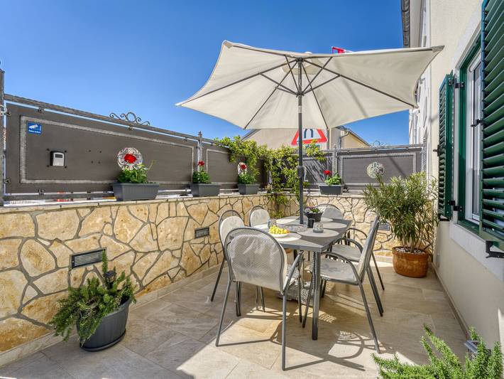 Ferienhaus für 4 Personen, mit Terrasse in Šmrika