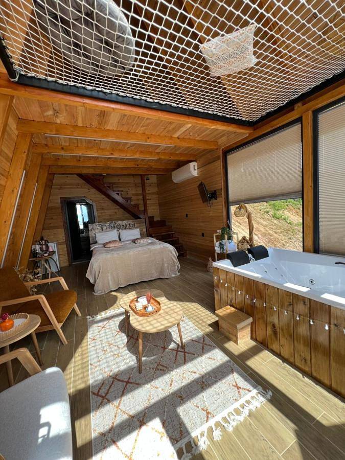 Alojamiento y desayuno para 4 personas, con balcón además de jardín y jacuzzi - 1