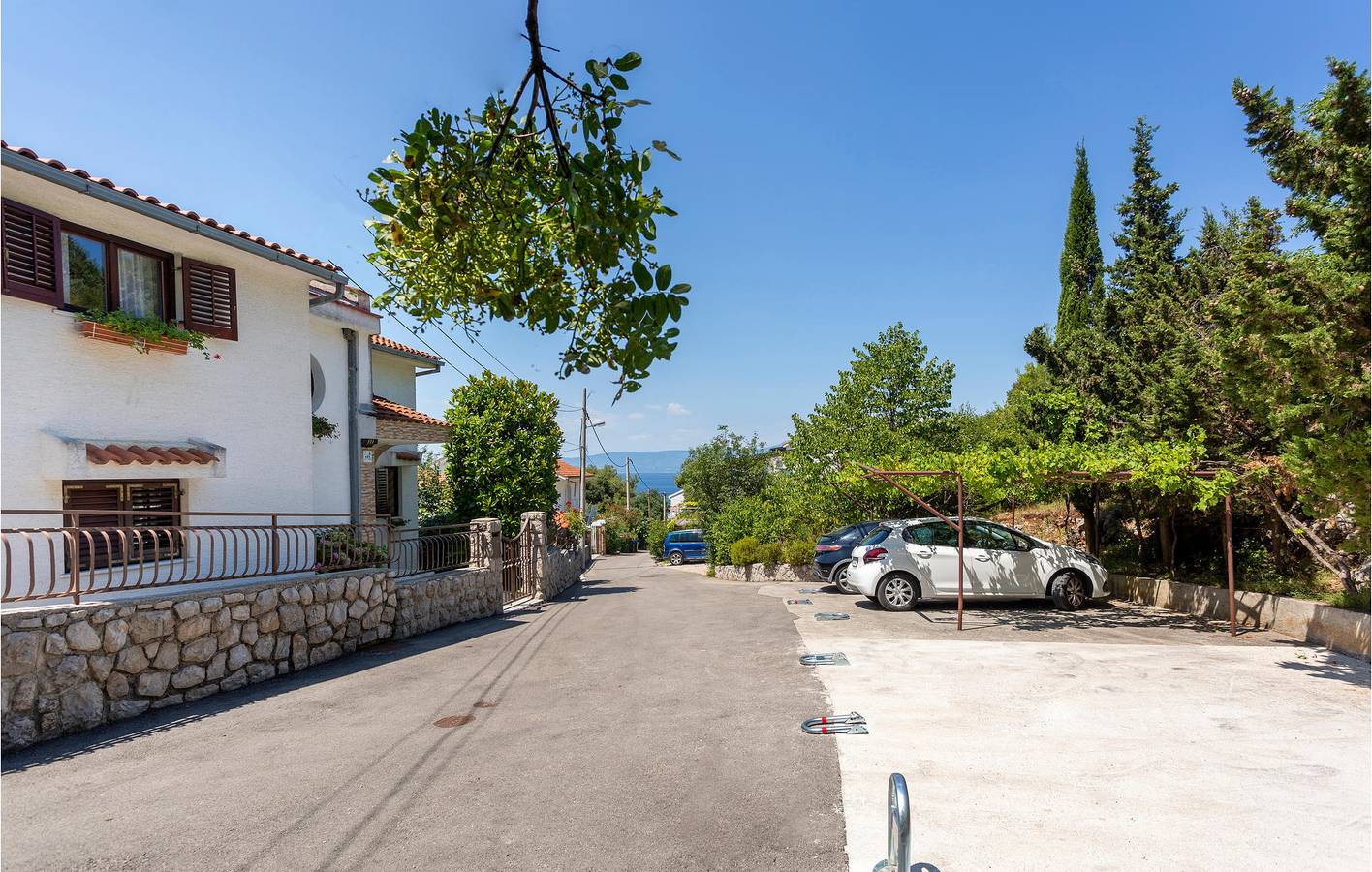 Ganze Ferienwohnung, Gemütliche Unterkunft, 2,5 km vom Strand entfernt: WLAN, Klimaanlage, Terrasse, Parkplatz und Waschmaschine! in Omisalj, Krk