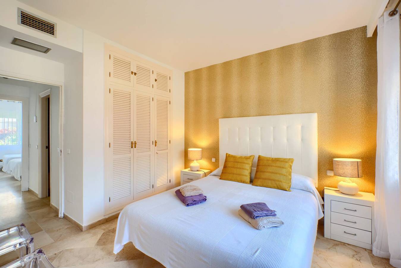 Entire apartment, Cozy Beach Side Apartment With Pool in Saladillo Benamara, Estepona