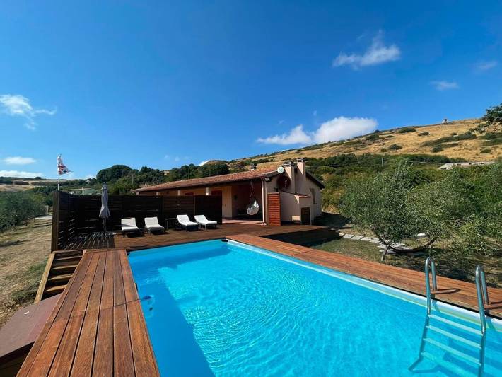 Casa vacanza per 6 persone, con Terrazza e Giardino nonché Piscina e Panorama a Nulvi