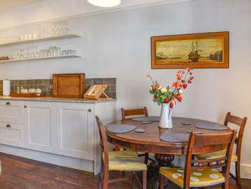 Vacation Rental for 5 Guests in Hastings, East Sussex, Picture 4