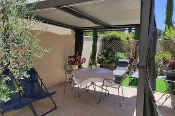Gîte pour 3 personnes, avec terrasse à Châteauneuf-de-Gadagne