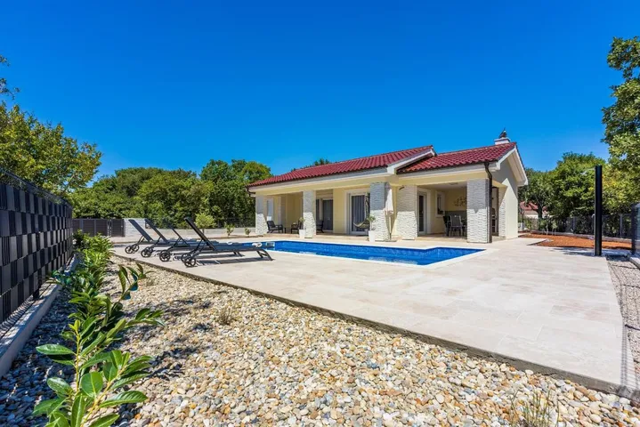 Villa für 6 Personen, mit Garten und Pool - 1