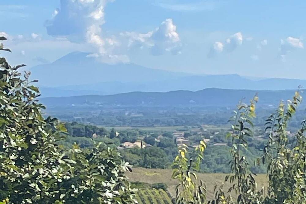 Charming renovated house located in a peaceful hamlet, ideal for 4 people. in Saint-Marcel-d'Ardèche, Gorges de l’Ardèche