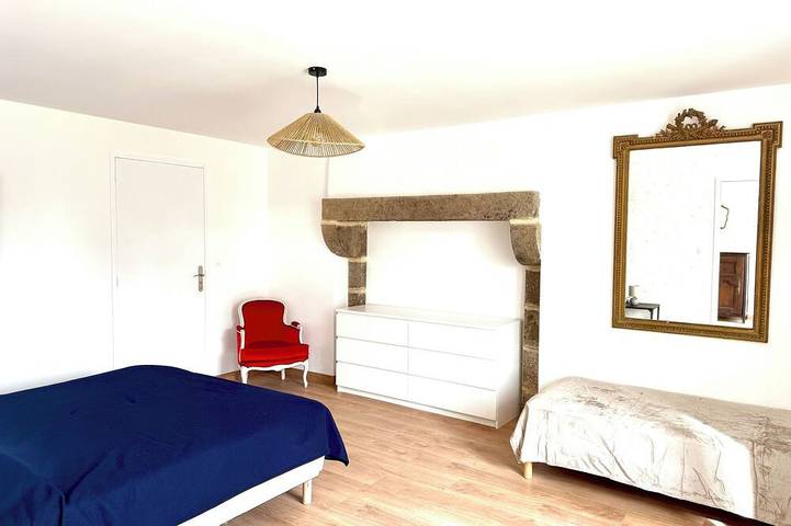 Gîte pour 8 personnes, avec terrasse et jardin, animaux acceptés dans Coglès - 2