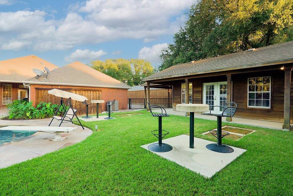 Impressive 5Br/3.5B Home with Pool, Game Room & Cinema Room in Irving, Dallas County