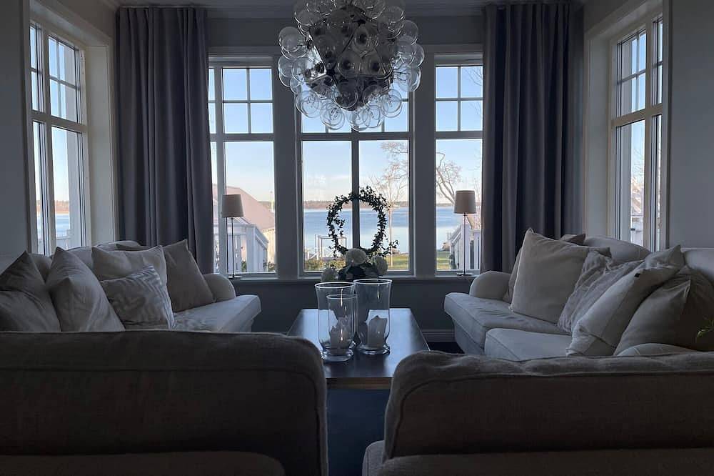 Meerseite Villa mit eigenem Strand in Vaxholm, Stockholmer Schärengarten