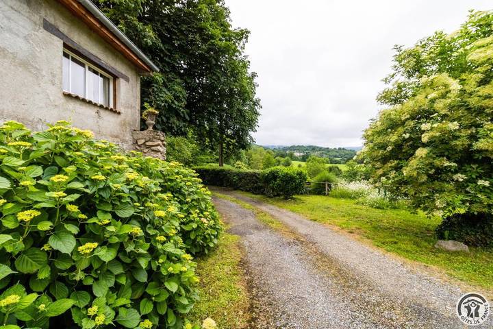 Gîte pour 4 personnes, avec piscine et jardin ainsi que terrasse et vue dans l' Ariège - 4