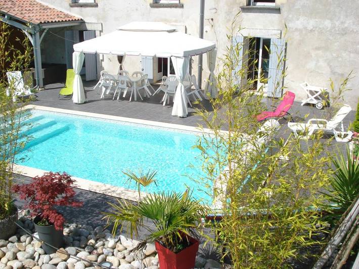 Location de vacances pour 10 personnes, avec piscine et terrasse, animaux acceptés à Saint-Antoine-de-Breuilh