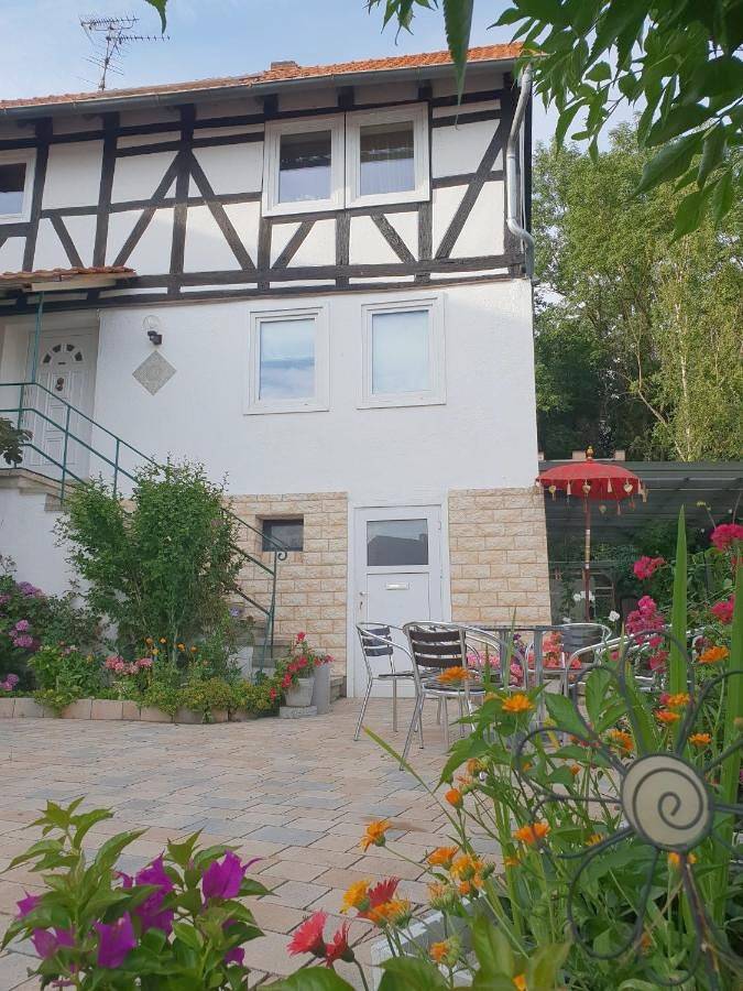 Ferienwohnung für 4 Personen, mit Terrasse in Felsberg