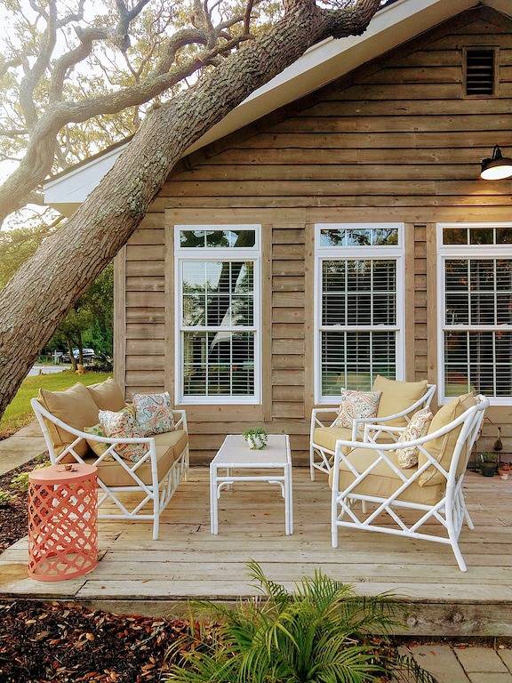 Adorable Cottage am Meer - Meerblick - 1/2 Block zu Fuß zum Strand - eingezäunten Hof in Yaupon Beach, Oak Island (NC)