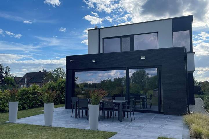 Villa für 6 Personen, mit Whirlpool und Terrasse sowie Garten - 1