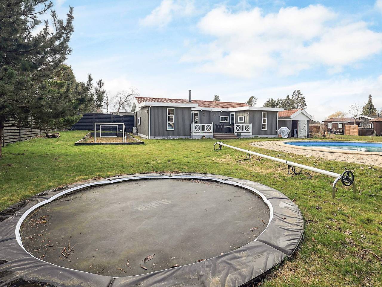 Poolhus med petanquebane in Bønsvig Strand, Præstø