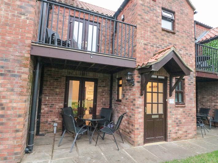 Log cabin for 4 people, with garden in Whitby