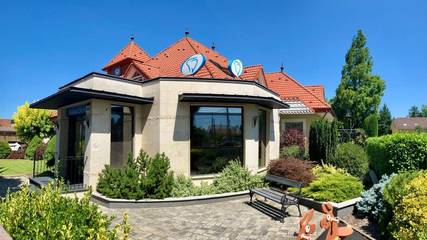 Cottage pour 2 personnes, avec jacuzzi ainsi que terrasse et jardin dans Pilisvorosvar