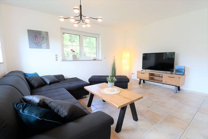 Ferienhaus für 6 Personen, mit Terrasse und Garten sowie Ausblick in die Mittelgebirge - 2