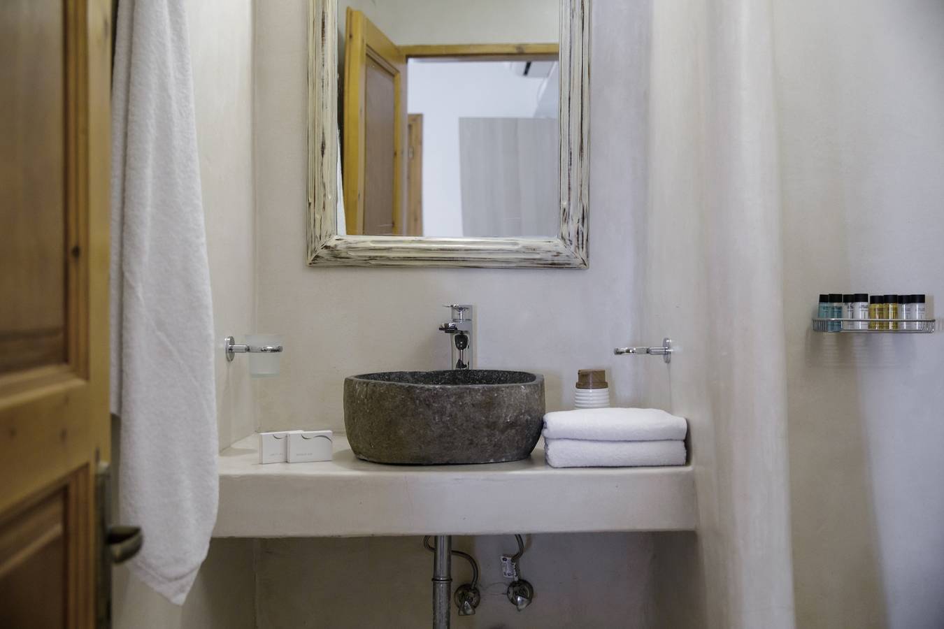 One bdr Villa-Sleeps 4-Hot Tub-Sea View-Parking in Santorini