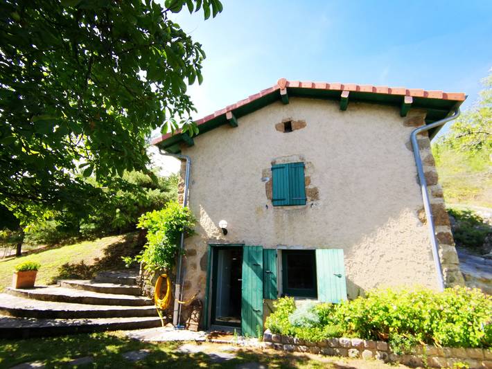Location de vacances pour 5 personnes, avec jardin et bassin pour enfant, animaux acceptés à Saint-Victor (Ardèche)