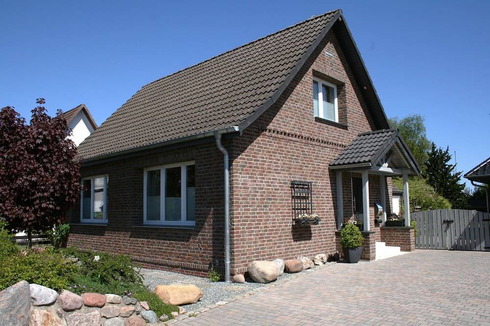 Frey: Ferienhaus über zwei Etagen mit Terrasse - Ferienhaus Frey in Eggebek, Grünes Binnenland