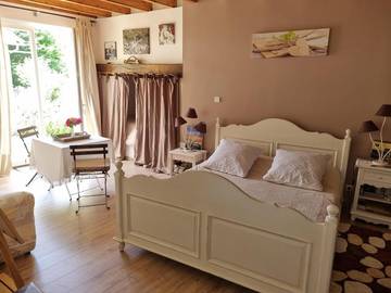 Maison d’hôte pour 2 personnes, avec terrasse ainsi que vue et jardin dans Mondavezan